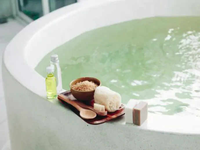 Client enjoying a warm mineral bath designed to promote relaxation, detoxification, and muscle relief at CFIT.